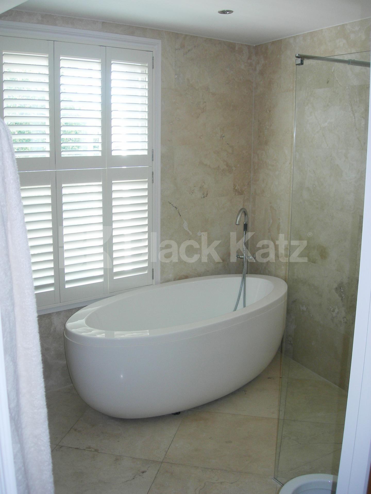 			4 Bedroom, 1 bath, 1 reception House			 Landsdowne Way, Stockwell/Vauxhall SW8